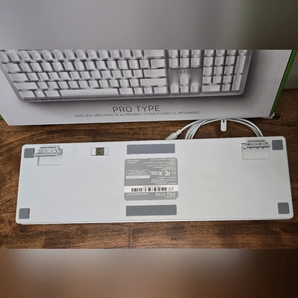 Razer Pro Type Wireless Mechanical Keyboard - Picture 5 of 9